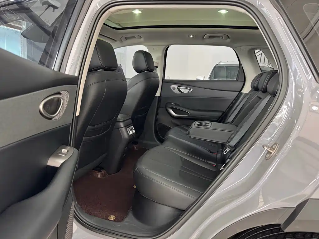 BYD Sealion 05 EV — миниатюра 8