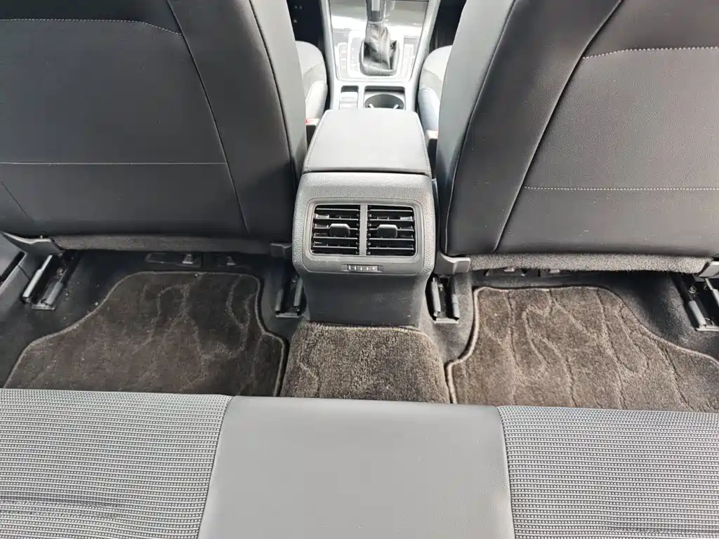 Volkswagen Golf — миниатюра 25