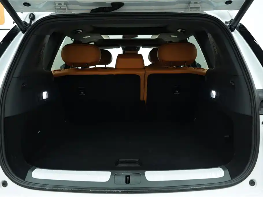 Dongfeng eπ008 2025 636Ultra 5 мест