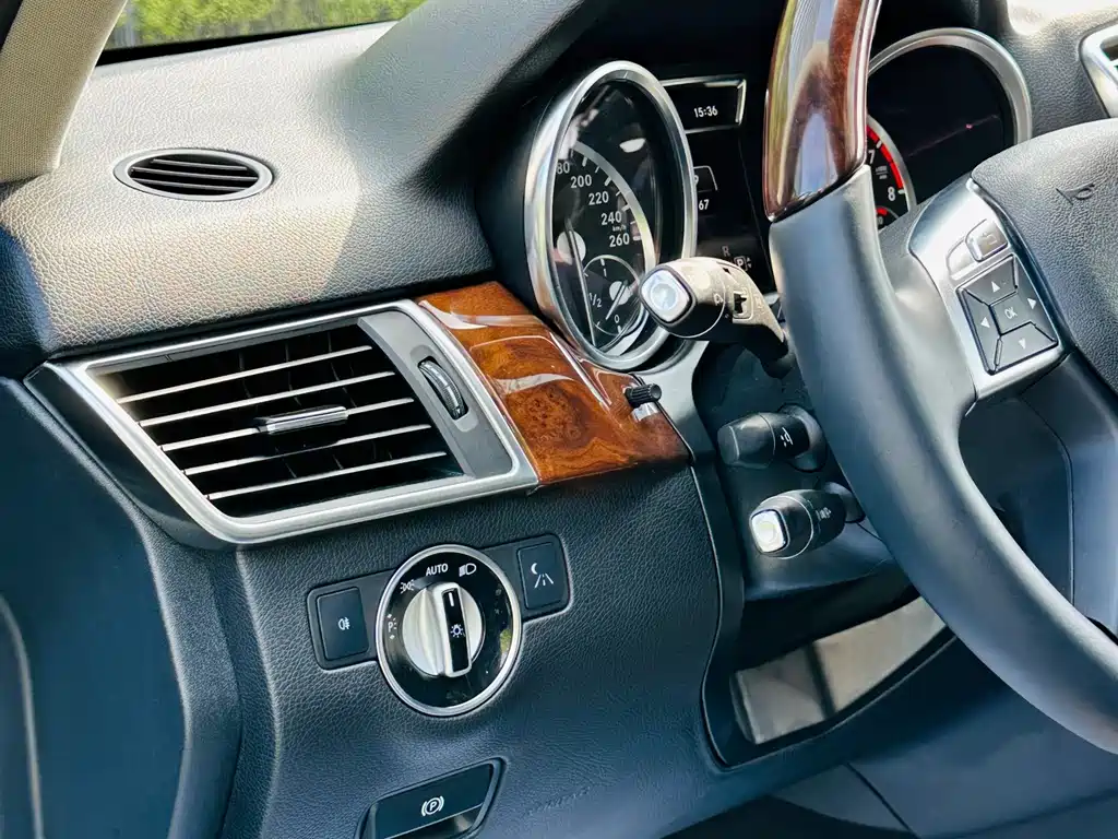 Mercedes-Benz M-Class — миниатюра 10