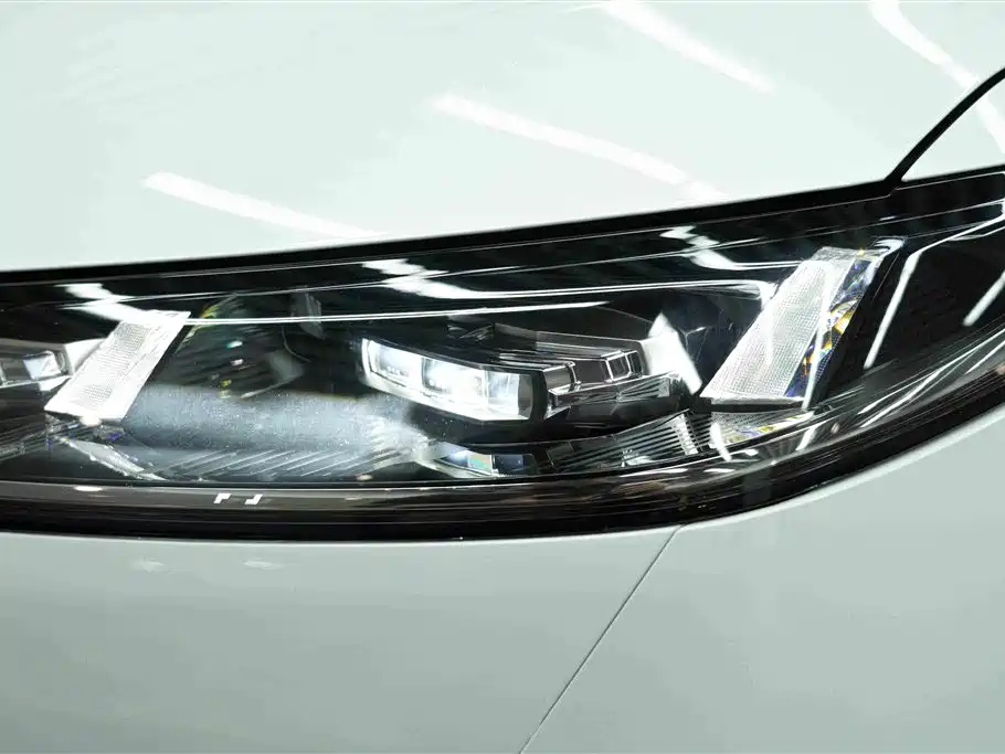 Dongfeng eπ008 2025 636Ultra 5 мест