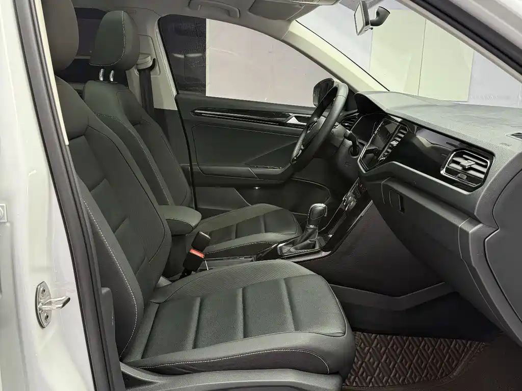 VOLKSWAGEN T ROC EXPLORING SONGS