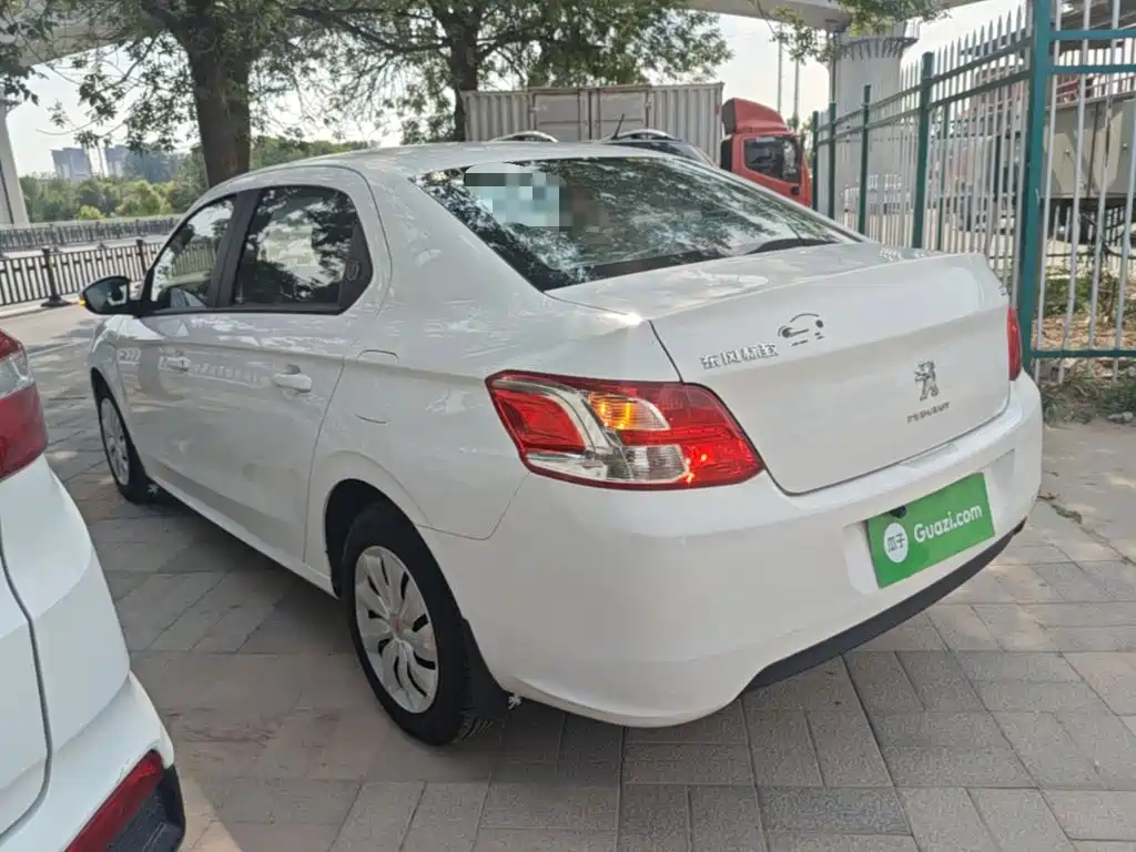 Peugeot 301 2016 1.6L MT Comfort