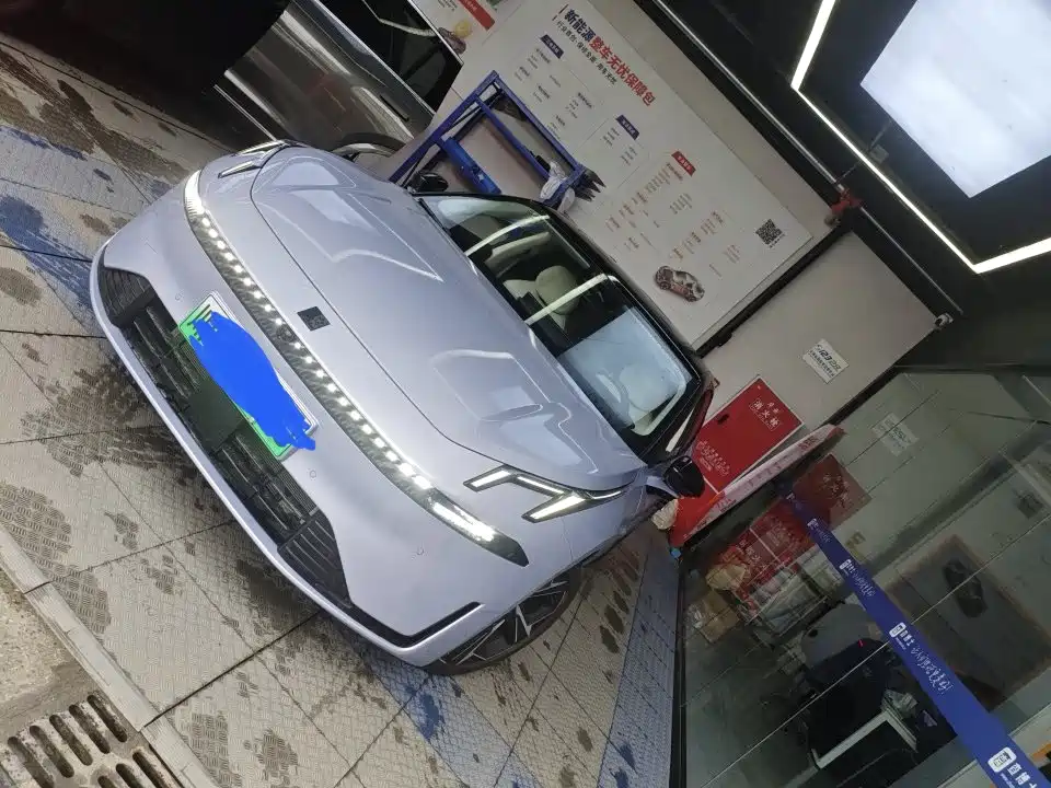 Lynk & Co 07 EM-P 2025