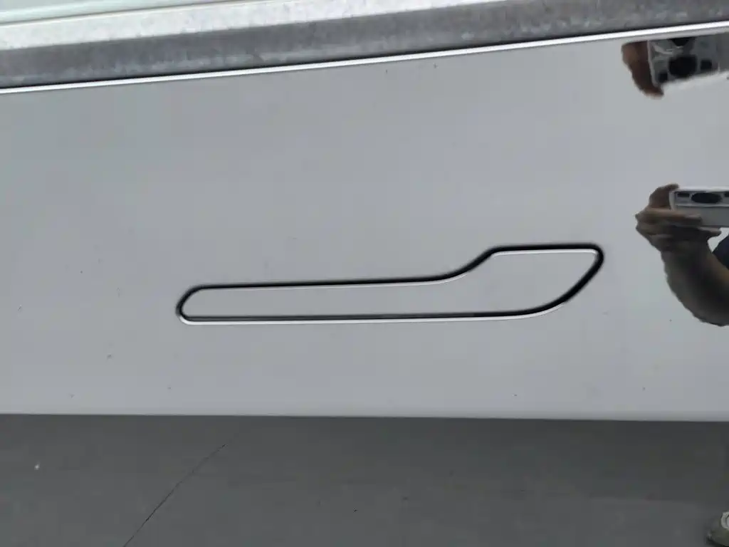 Tesla Model 3 — миниатюра 18