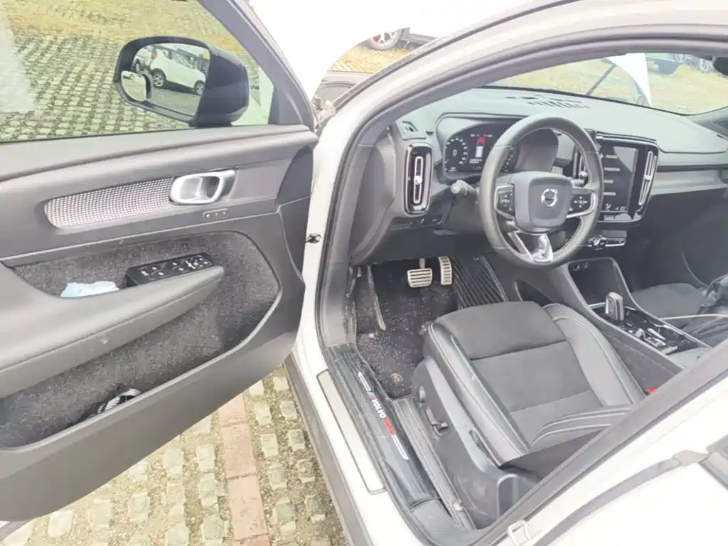 Volvo XC40 — миниатюра 16