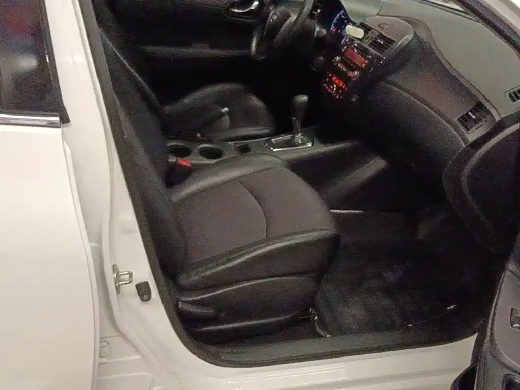 Nissan Tiida — миниатюра 25