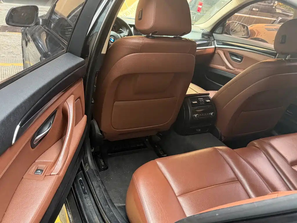 BMW 5 Series — миниатюра 13