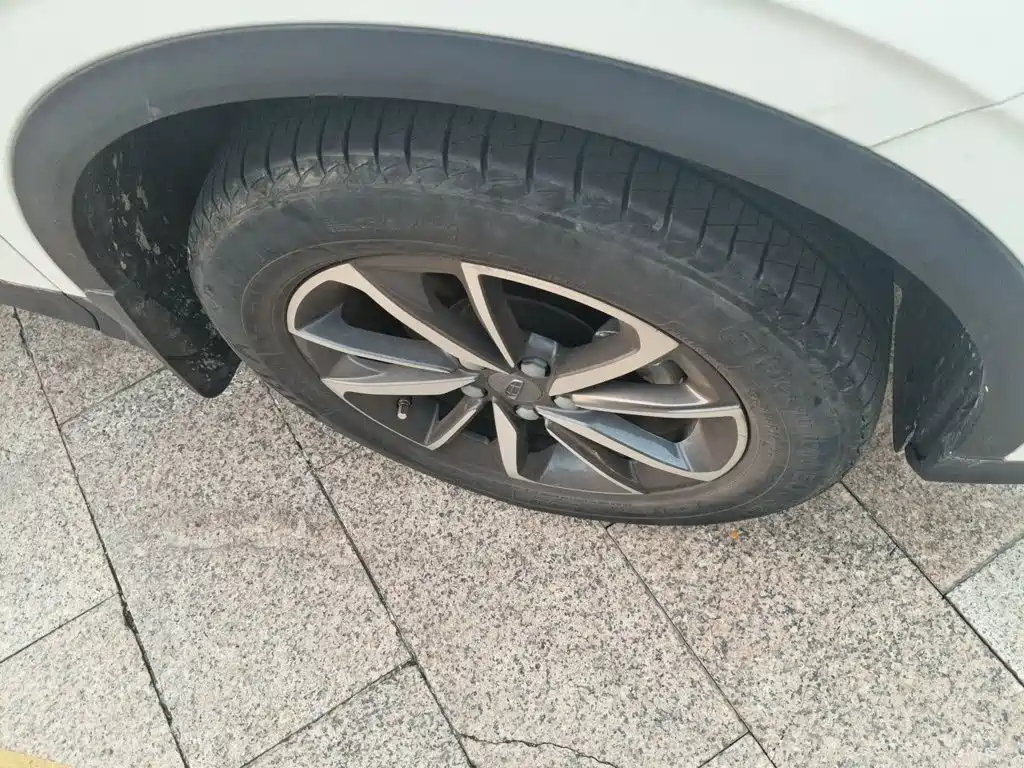 Geely Binyue — миниатюра 8