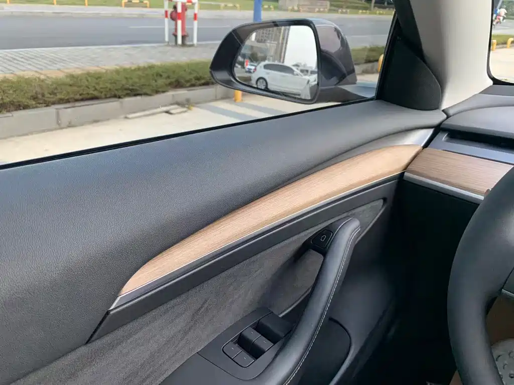 Tesla Model 3 — миниатюра 25