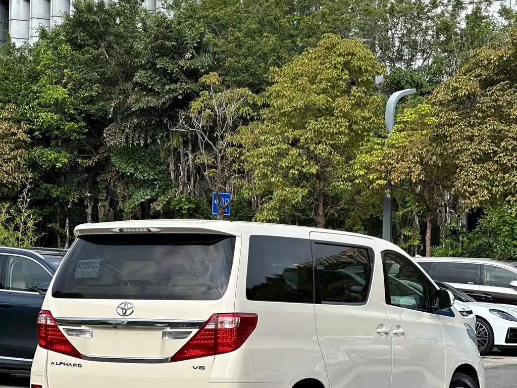 Toyota Alphard — фотографии объявления, Фото 13