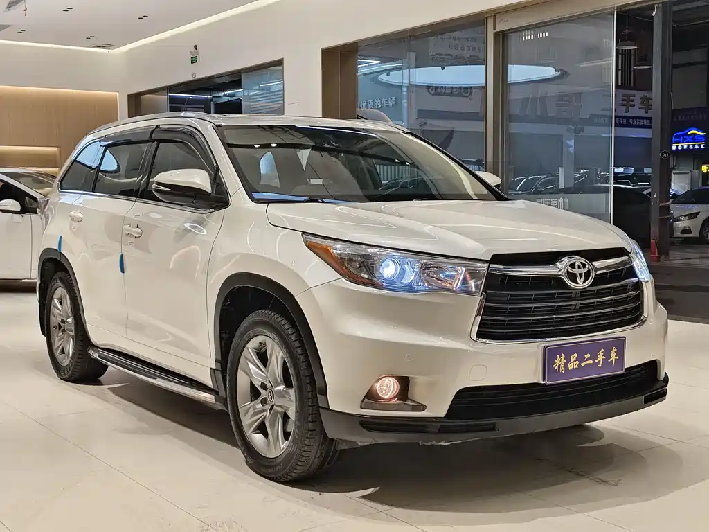 TOYOTA HIGHLANDER