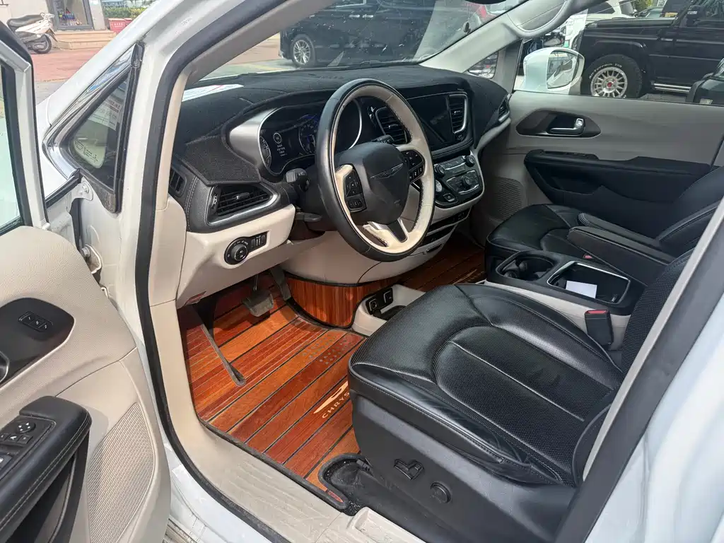 Chrysler Grand Voyager (Import) — миниатюра 3