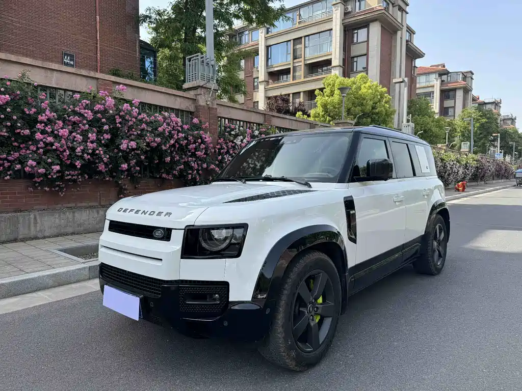 Land Rover Defender 2024