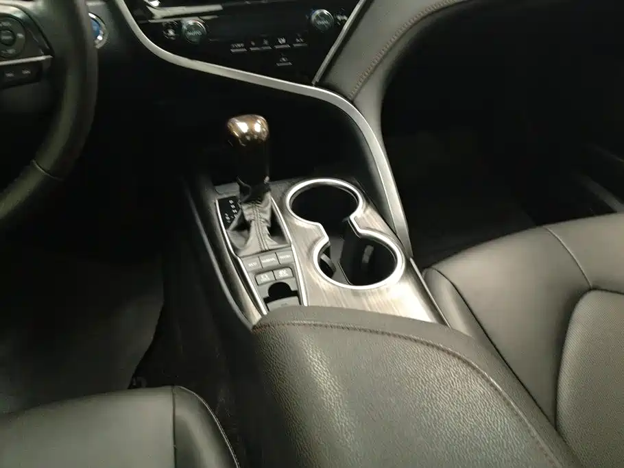 Toyota Camry — миниатюра 16