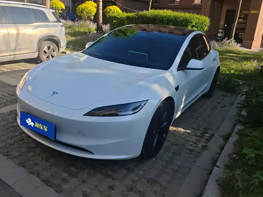Tesla Model 3 2025