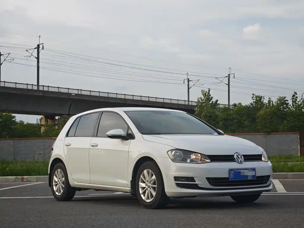 Volkswagen Golf 2014 1.6L AT Fashion