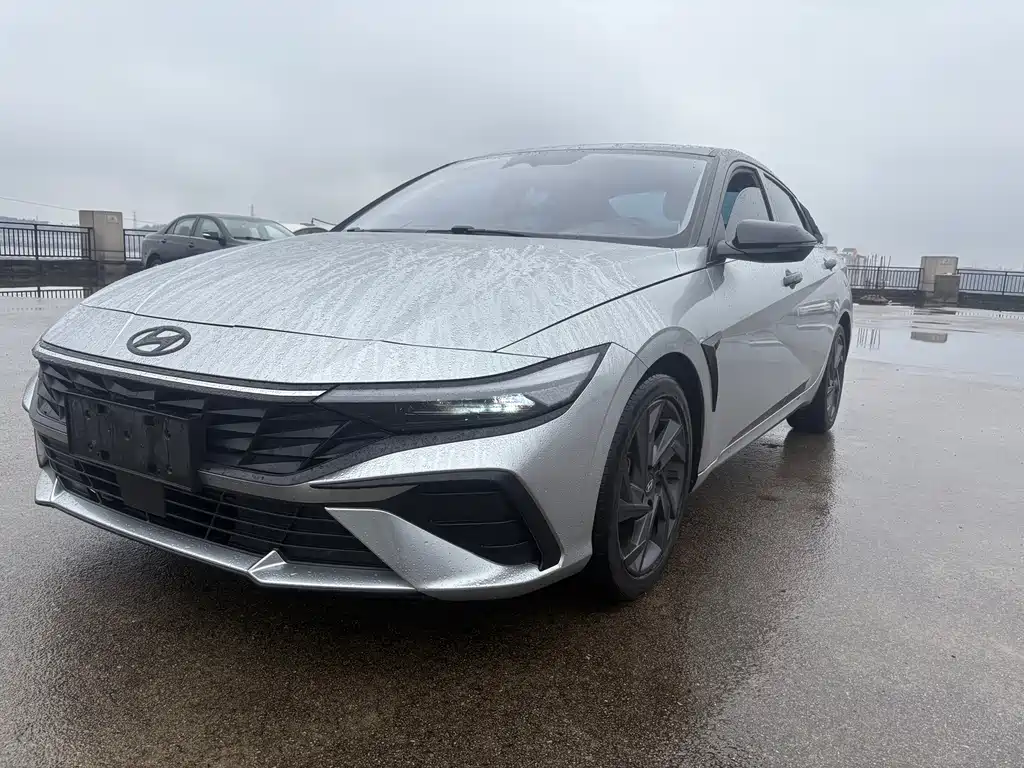 Hyundai Elantra 2024