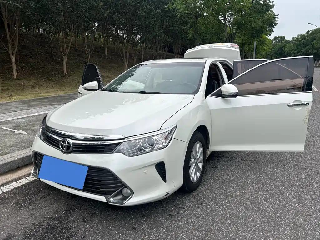 Toyota Camry — миниатюра 16