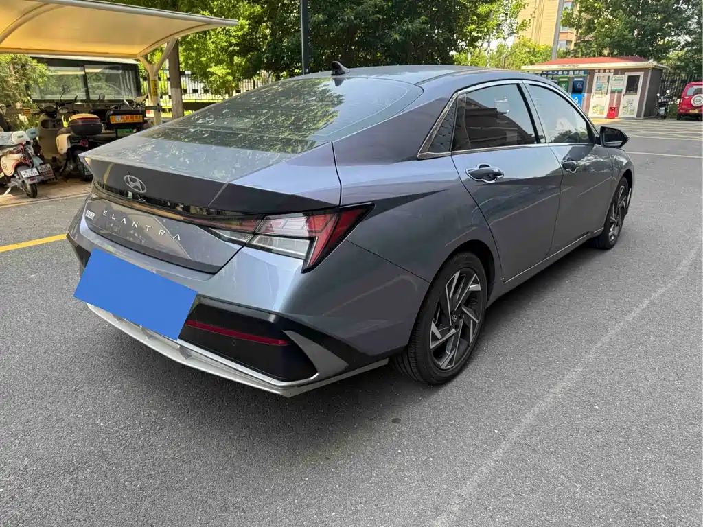 Hyundai Elantra 2023 1.5L CVT LUX Luxury