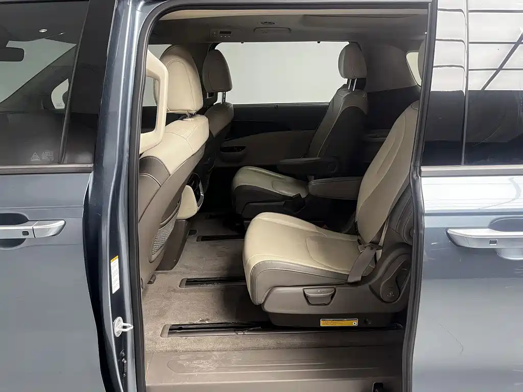 Kia Carnival — миниатюра 13