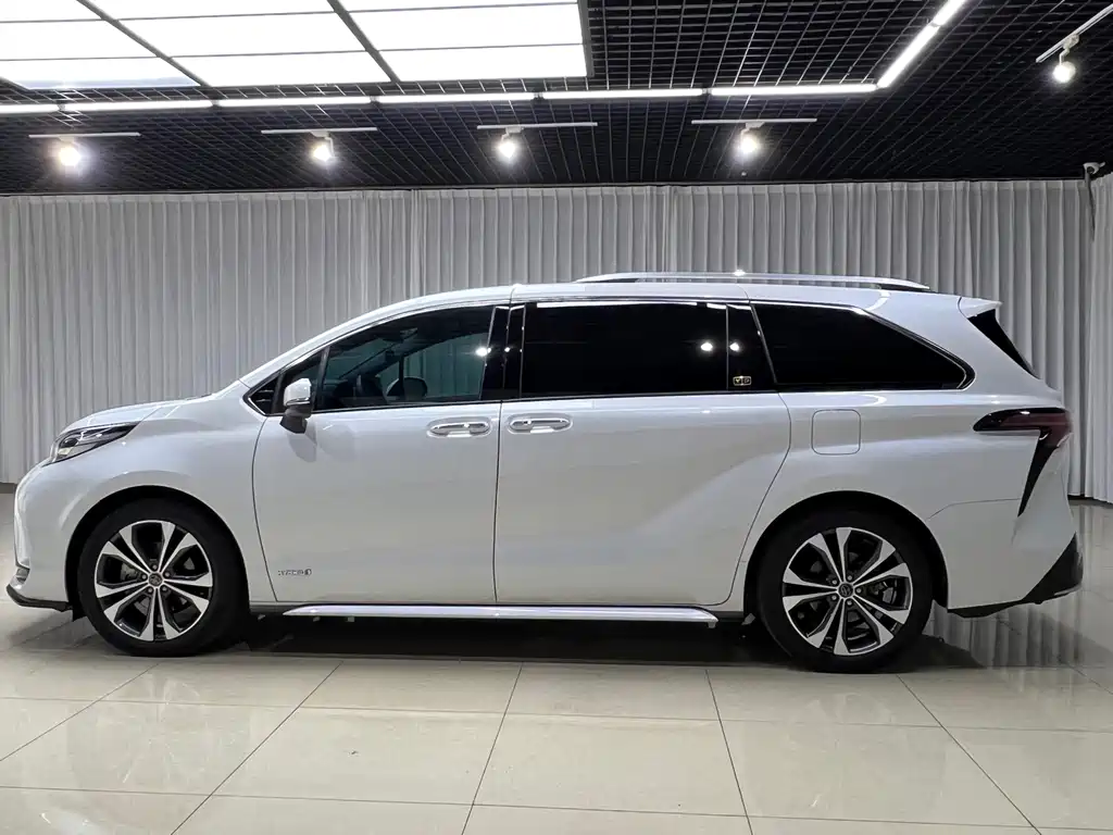 Toyota Granvia — миниатюра 3