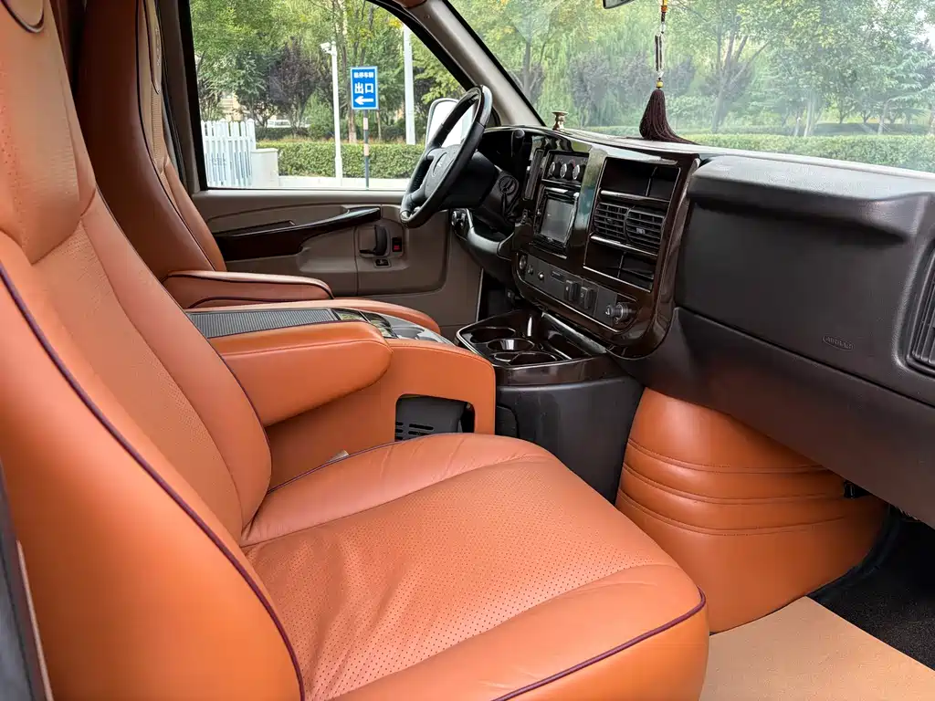 GMC Savana — миниатюра 8