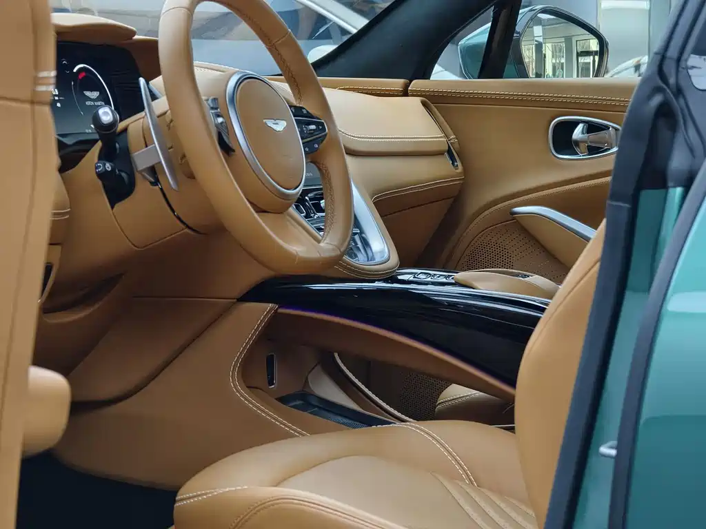 Aston Martin DBX 2023 4.0T V8