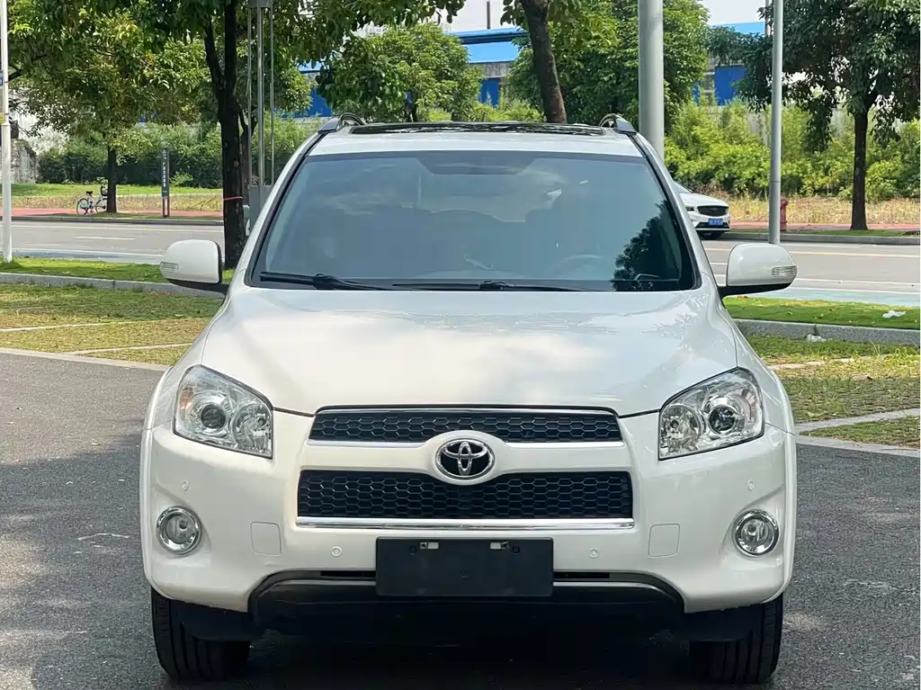 Toyota RAV4 — миниатюра 3