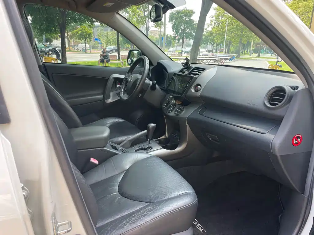 Toyota RAV4 — миниатюра 25