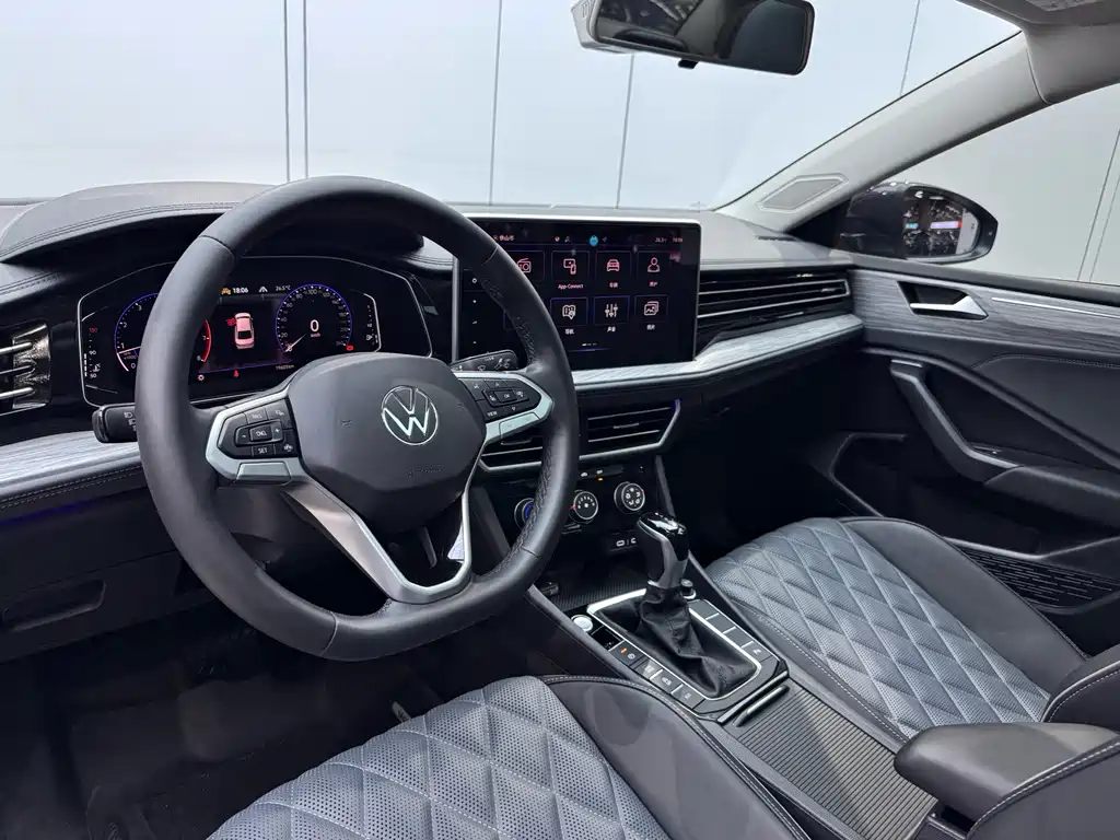 Volkswagen Sagitar 2023 300TSI DSG