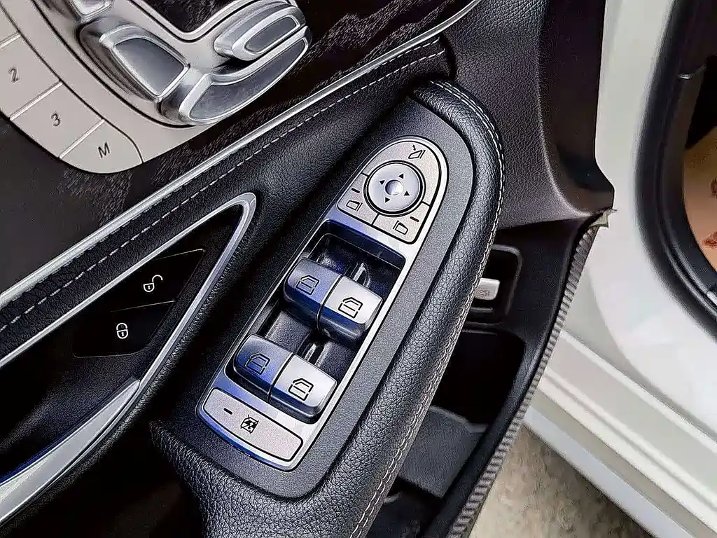 Mercedes-Benz C-Class — миниатюра 9