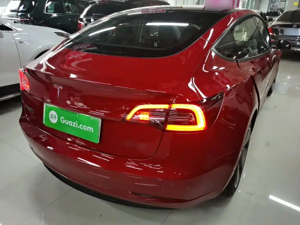 Tesla Model 3 — миниатюра 7