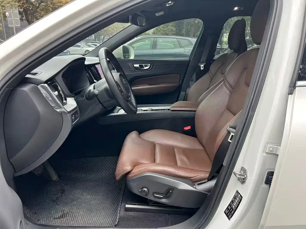 Volvo XC60 2021 T5 Luxury