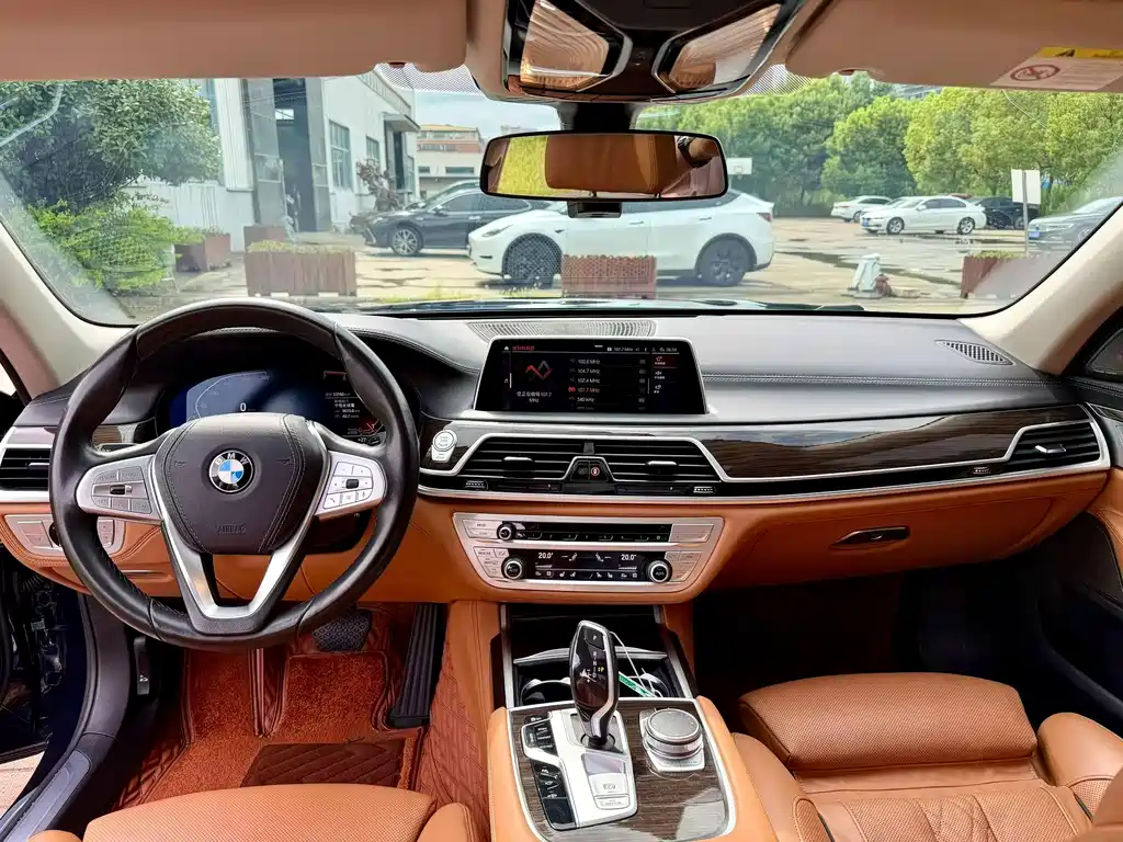 BMW 7 Series — миниатюра 5