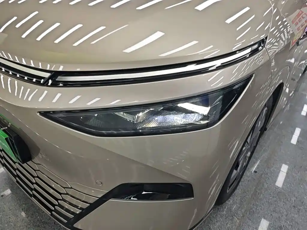 XPeng X9 — миниатюра 24
