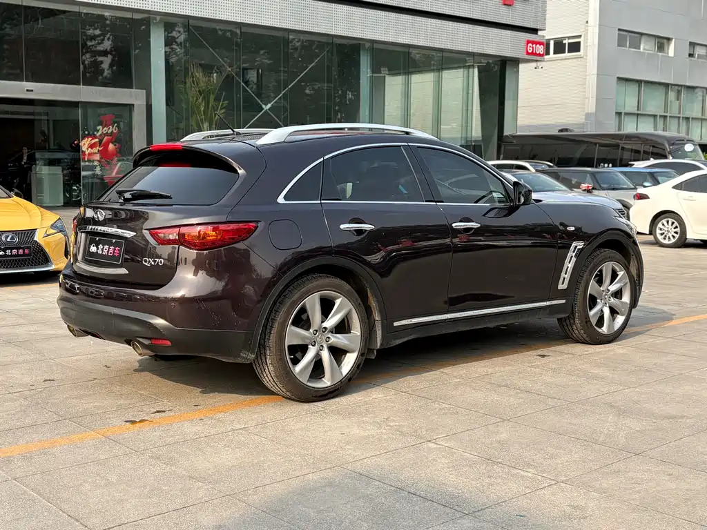 Infiniti QX70 3.7L Standard Edition, фото 7