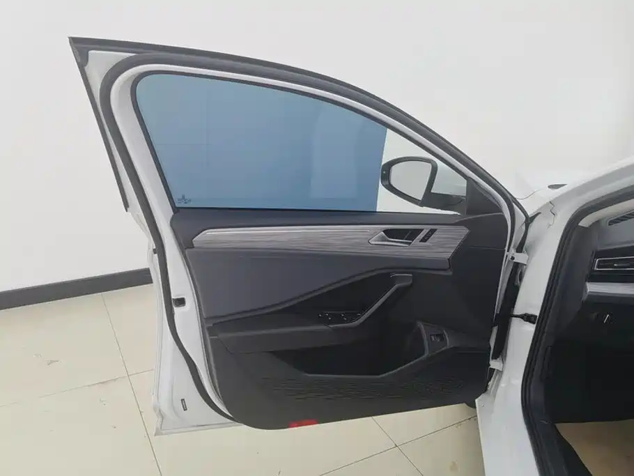 Volkswagen Sagitar 2023 300TSI DSG