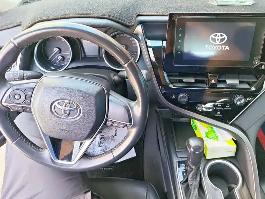 Toyota Camry — миниатюра 12
