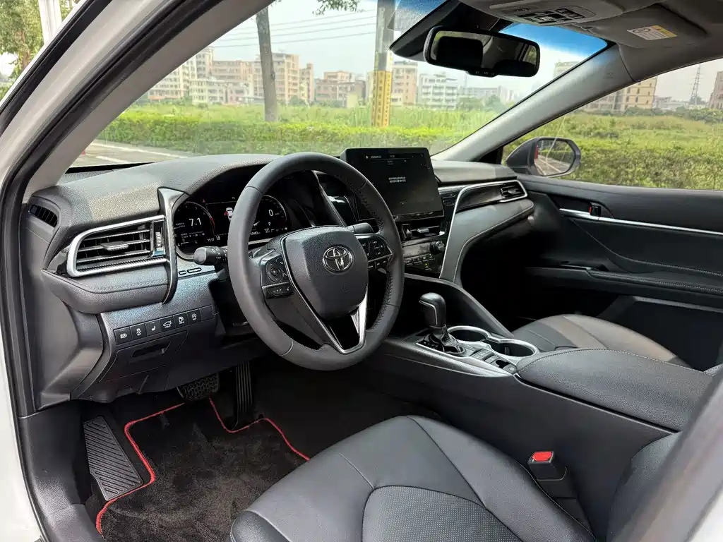 Toyota Camry — миниатюра 5