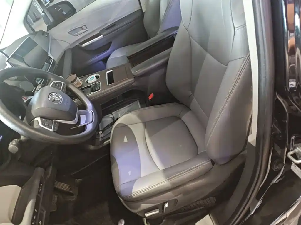 Toyota Sienna — миниатюра 15