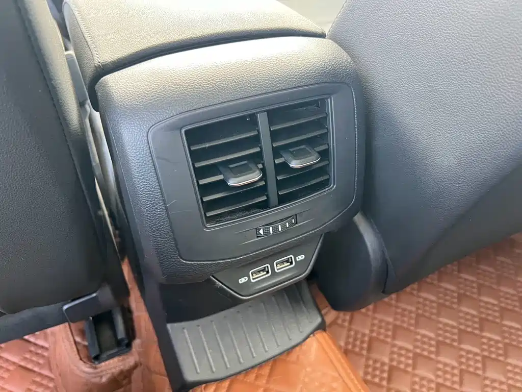 Volkswagen T-Roc — миниатюра 7