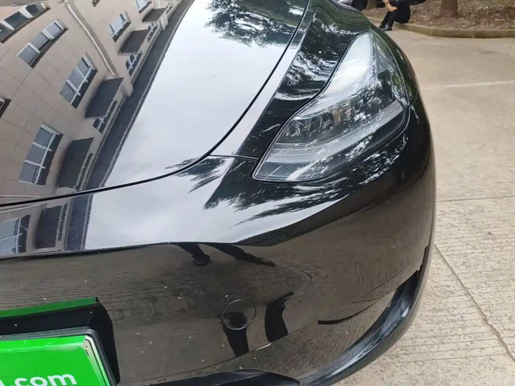 Tesla Model Y — миниатюра 24