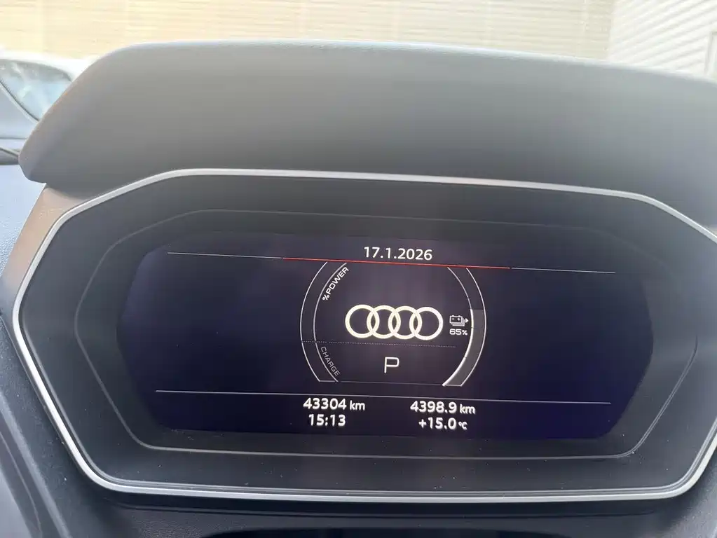 AUDI Q4 E TRON