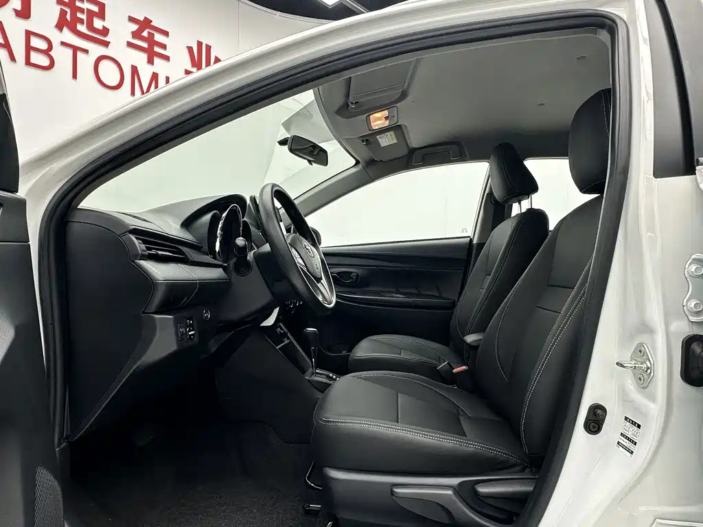 Toyota Yaris L — миниатюра 4
