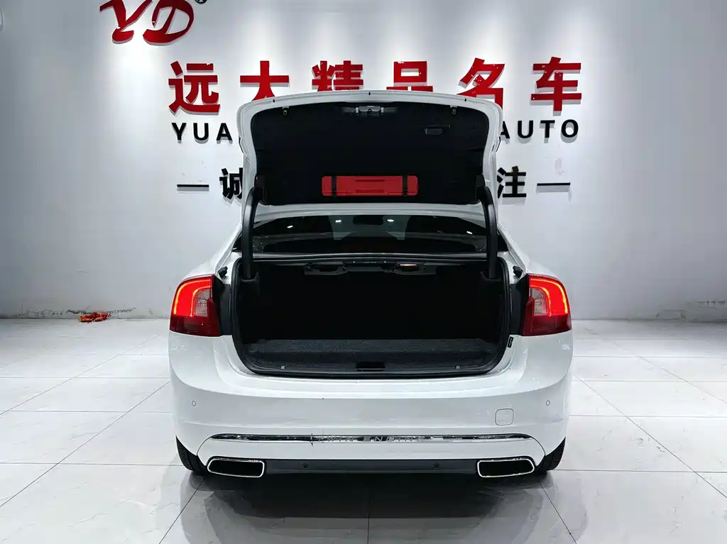 Volvo S60 PHEV — миниатюра 18