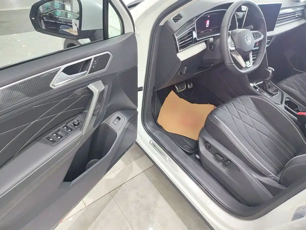 Volkswagen Tiguan L — миниатюра 16