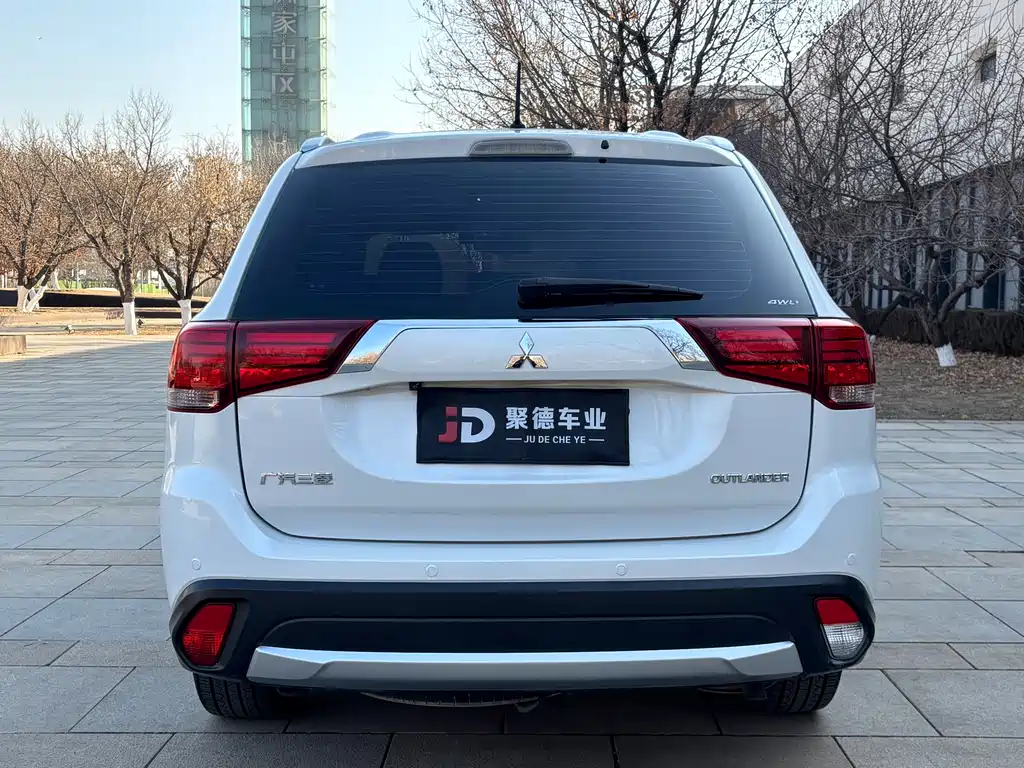 MITSUBISHI OUTLANDER