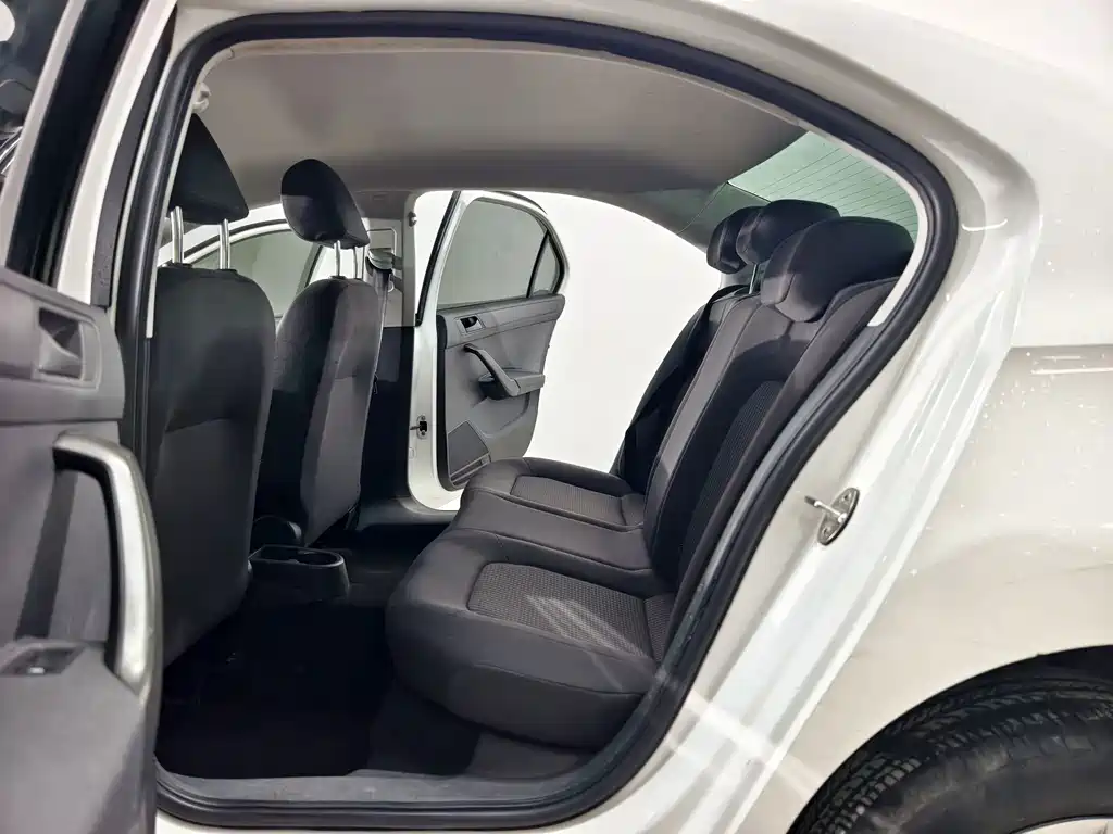 Volkswagen Santana — миниатюра 12