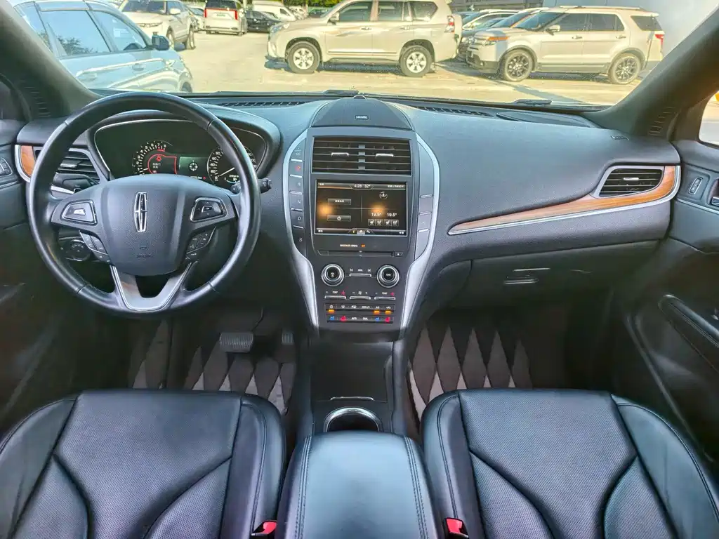 Lincoln MKC — миниатюра 13